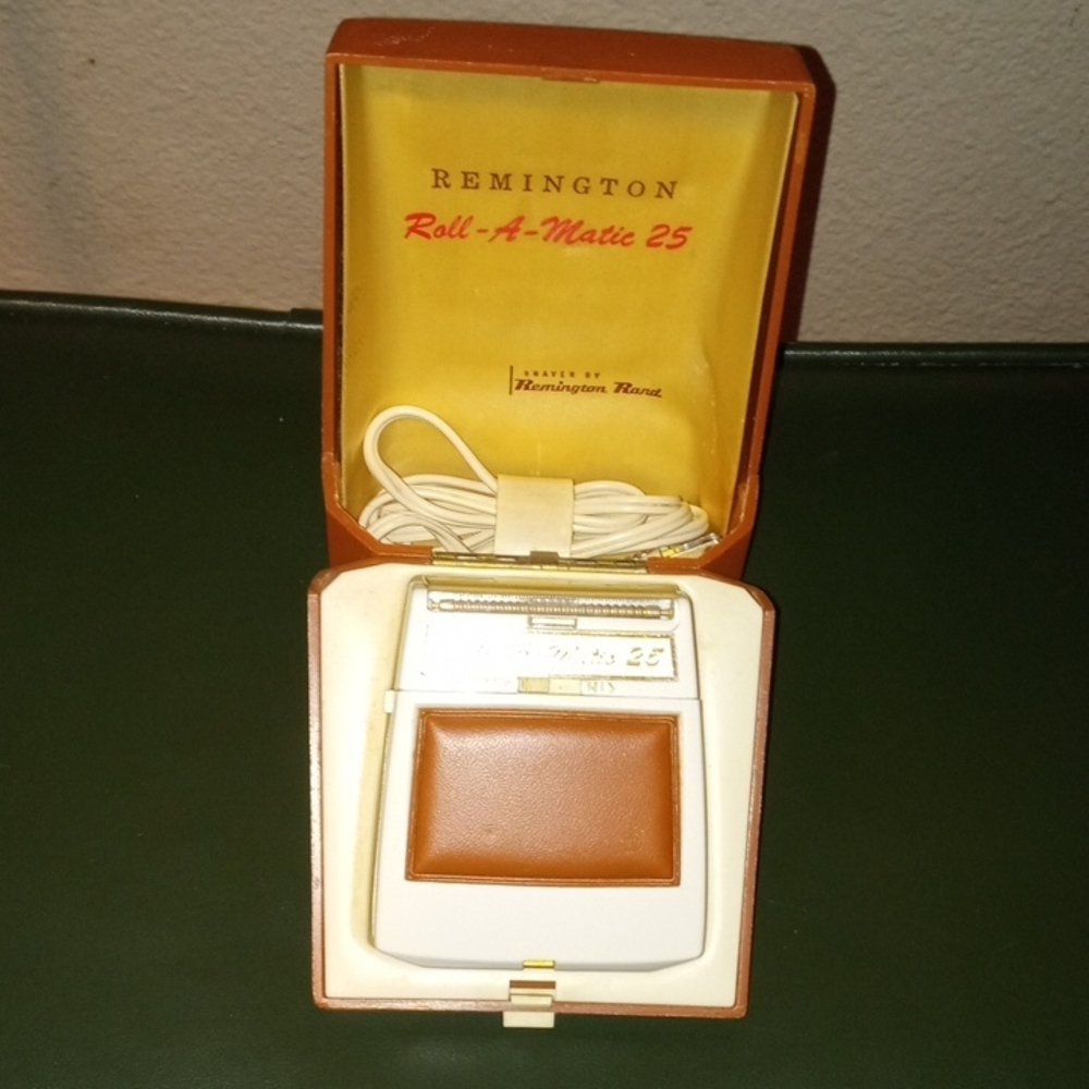 Remington White and Brown Roll-A-Matic 25 Electric Shaver with Brown Case
